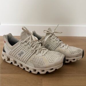 OnCloud Cloudswift size 7 women’s white sneakers
